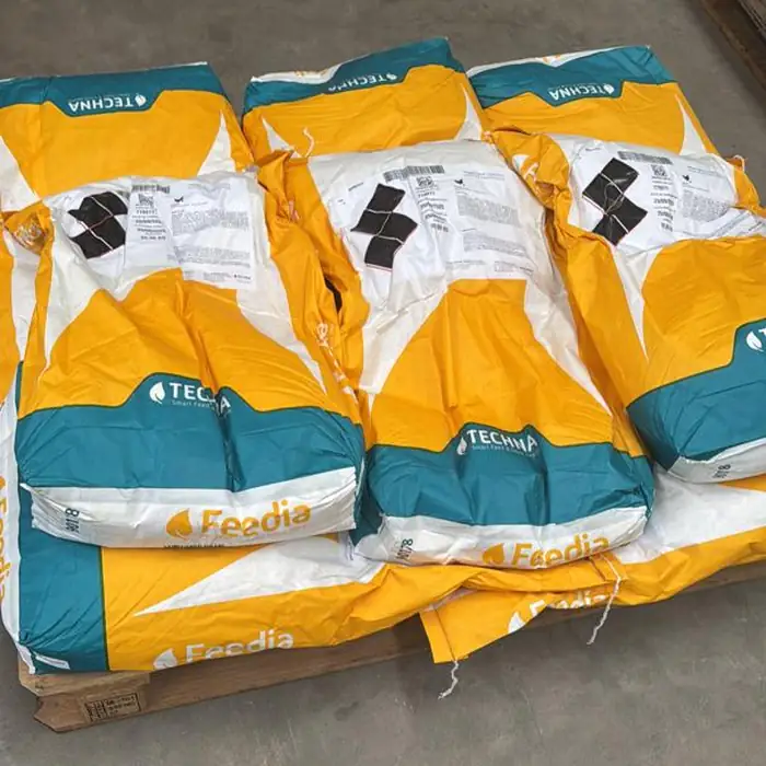 Sacs de prémix Feedia de Techna sur une palette